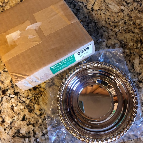 Vintage Wm Rogers Silverplated Holloware Bowl - Picture 1 of 3
